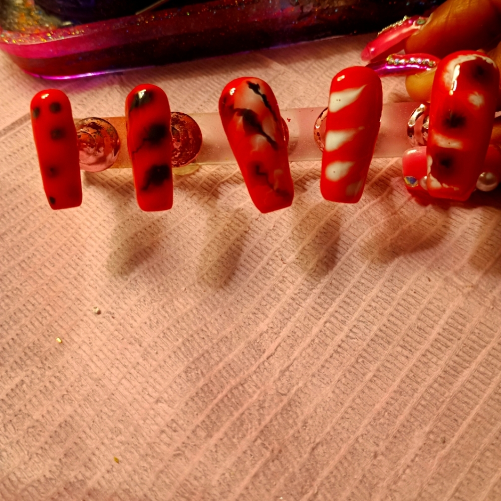Press on nails